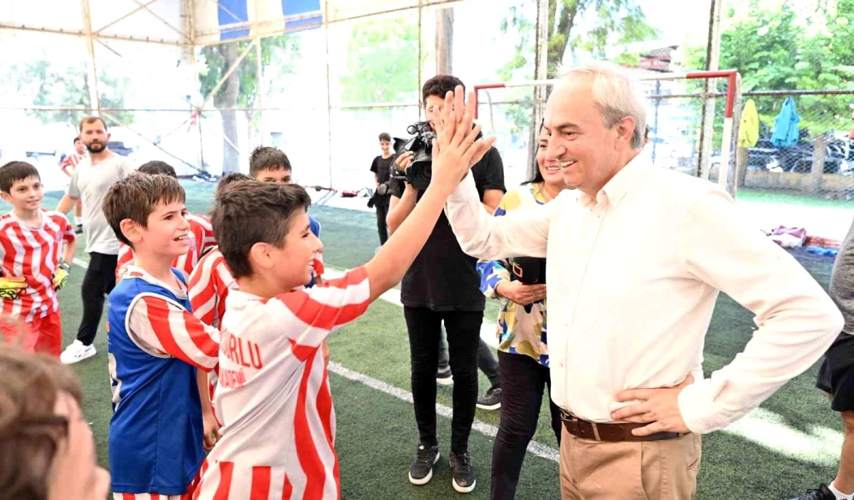 Kepez Belediye Başkanı Mesut Kocagöz, Haşim İşcan Spor Kulübü Engin Uğurlu Futbol Akademisi’ni ziyaret etti