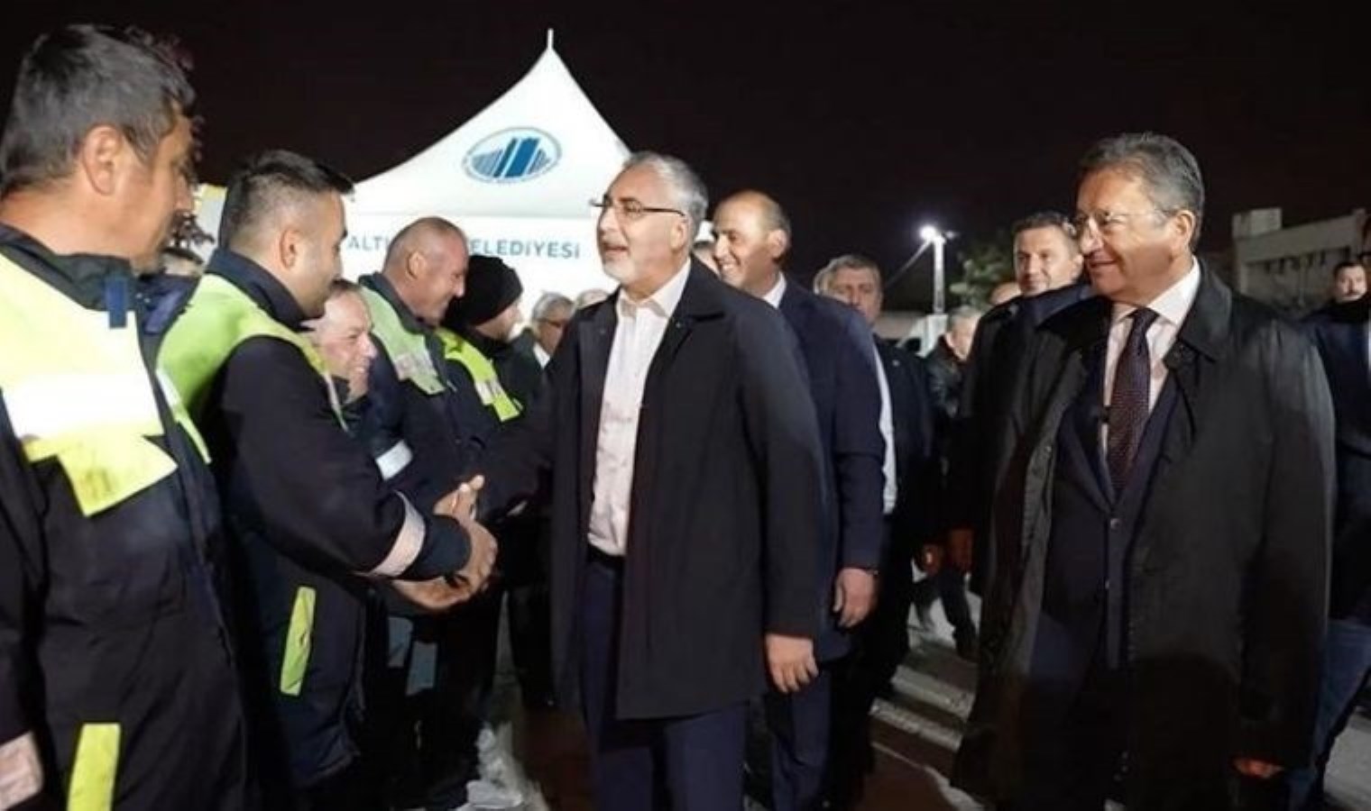 isikhan-isciyi-yumruklayan-baskanla-1-mayis-kutlamasi-yapti-KhENtccI.jpg