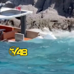 yalikavakta bir tekne kiyiya vurdu lJx1HlMk