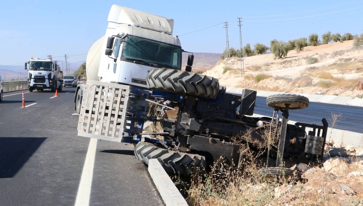 kiliste beton mikseri ile traktor carpisti imHBphuU
