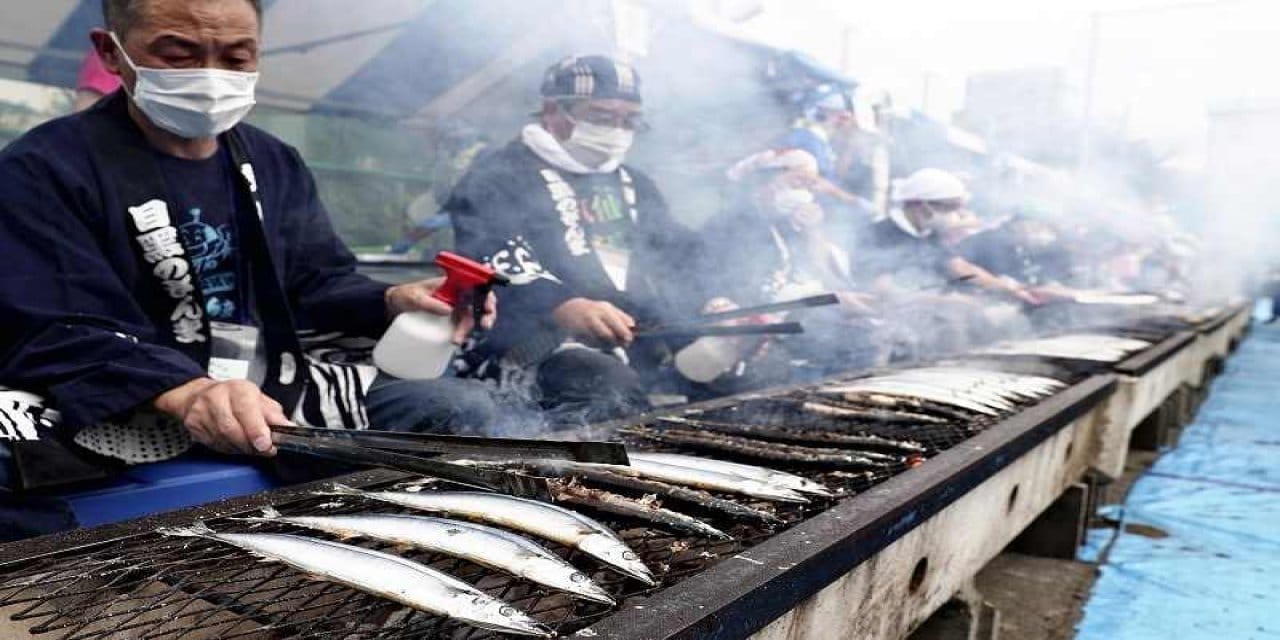 av iyi gecti balikcilar halka bedava dagitti tEBK91pN.jpg