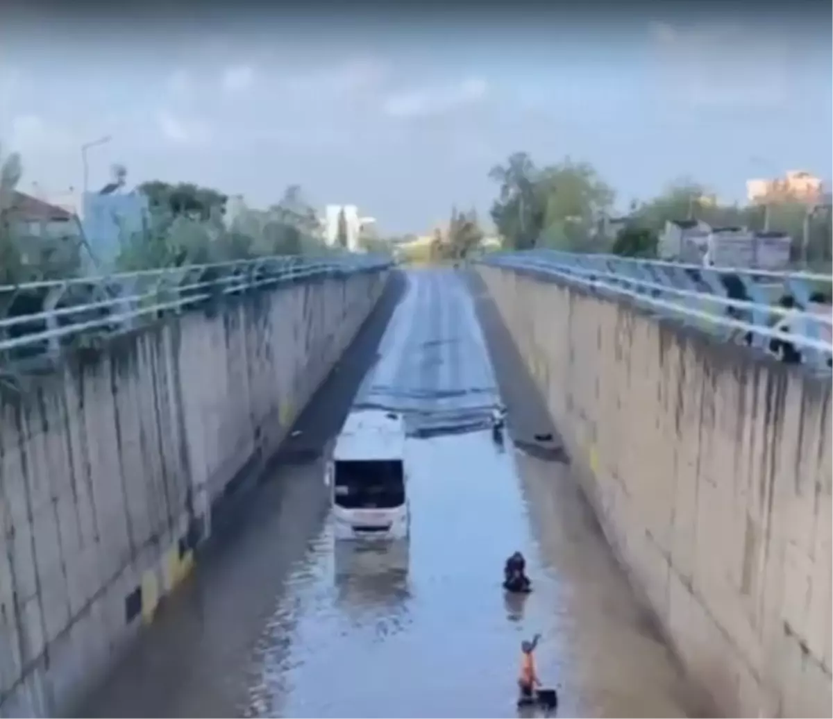 hatayda selde mahsur kalan kadin itfaiye ekipleri tarafindan kurtarildi IJ1vIGYY.jpg