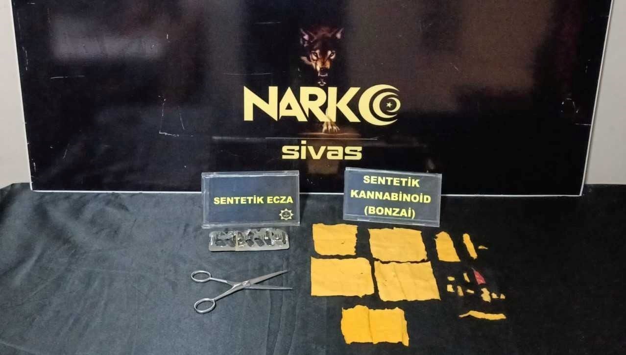 kagitlaraemdirilmis sentetik uyusturucu ele gecirildi 8IvJPQTq.jpg