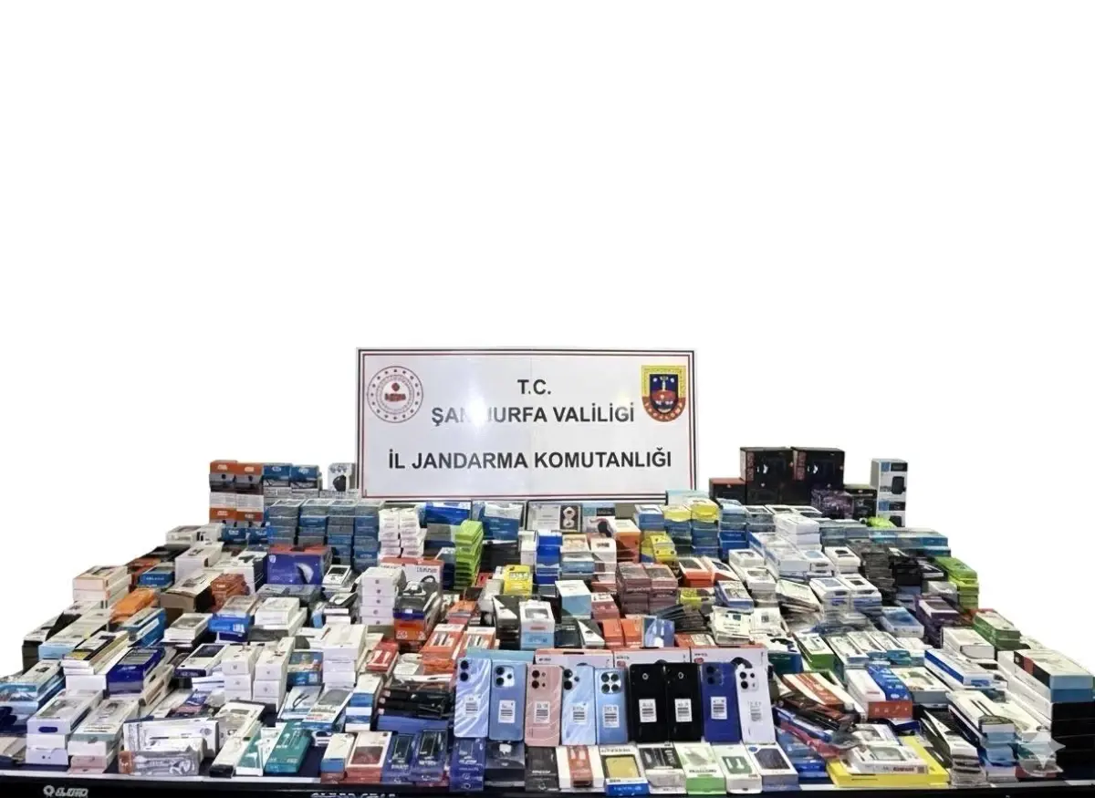 sanliurfada gumruk kacagi cep telefonu ve aksesuarlari ele gecirildi OMGOawcM.jpg