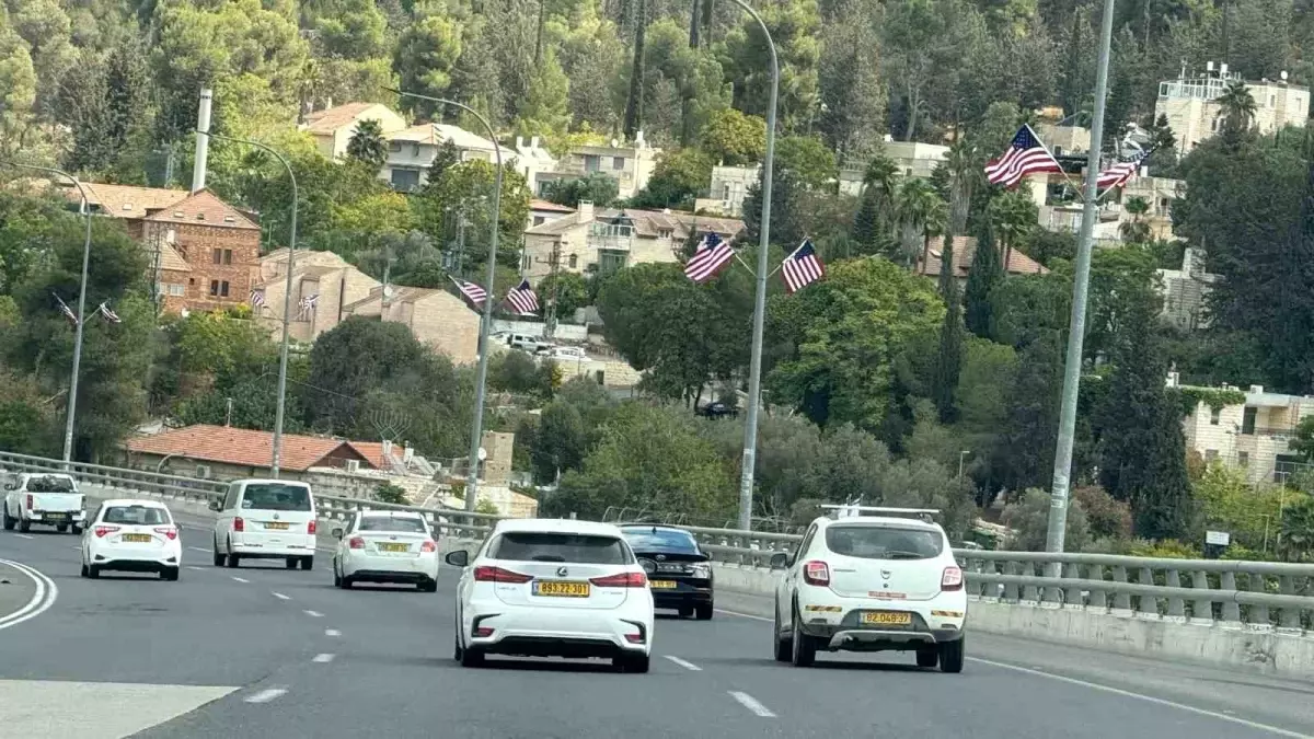 tel avivden kuduse ziyaretcileri abd bayraklari karsiliyor txxNGgni.jpg